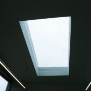 Zařiďte si dokonalou domácí pracovnu pod střešním oknem